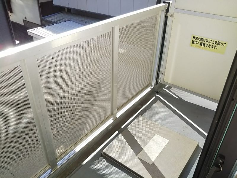 レオパレスエクスプレッシブ バルコニー