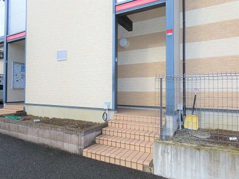 レオパレスウエストＴＯＫＵＭＡ エントランス