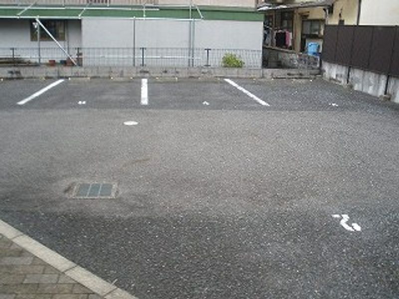 レオパレス古高 駐車場