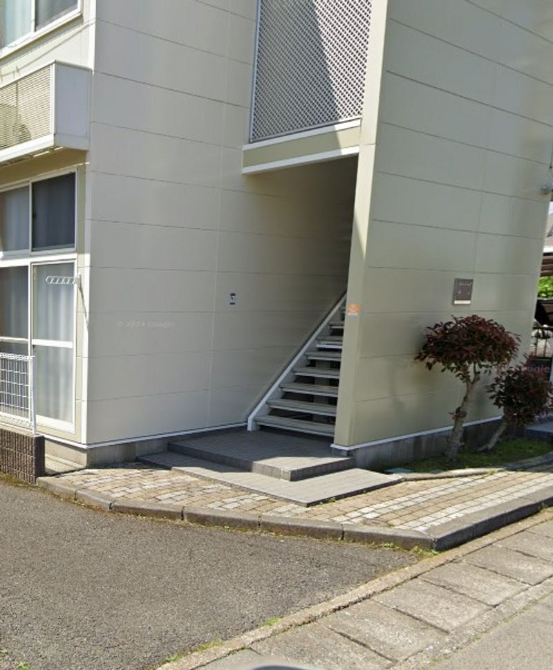 レオパレスフレンドパーク エントランス