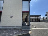 レオパレス隼 エントランス