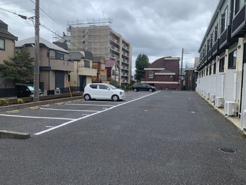 レオパレスマグノーリア 駐車場