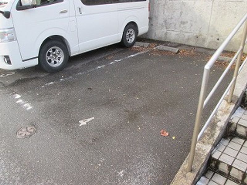 レオパレスイグレック 駐車場