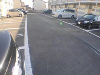 レオパレスブル−マリンⅠ 駐車場
