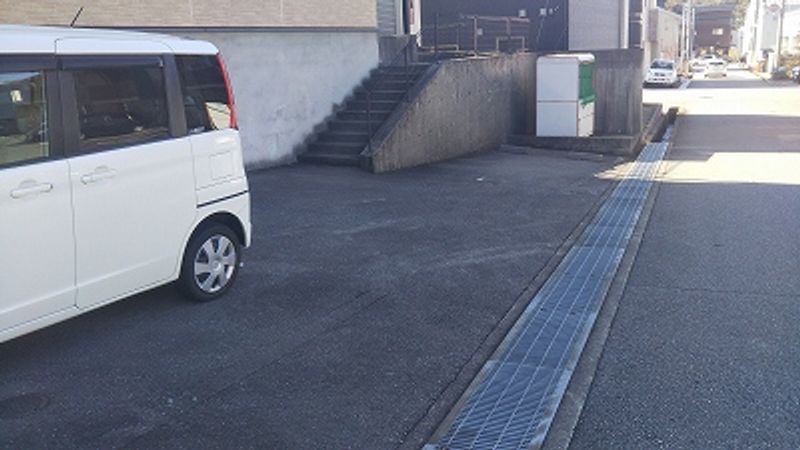 レオパレスルピーナ 駐車場