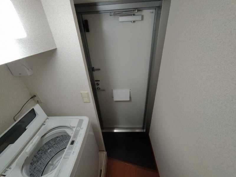 レオパレス小荷田２ 玄関