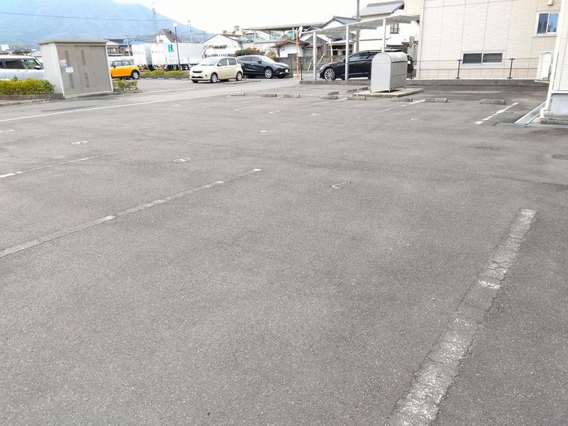 レオネクストブレッツァ　ノース 駐車場
