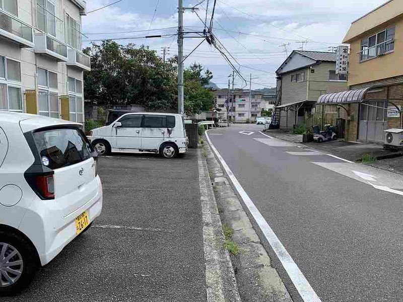 レオパレスファミリー 駐車場