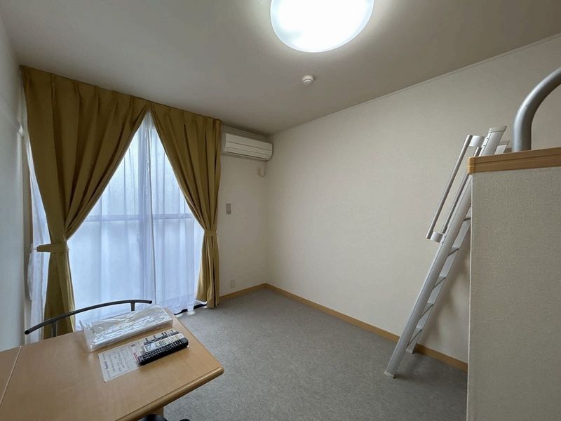 レオパレスチェリーハウス 居間