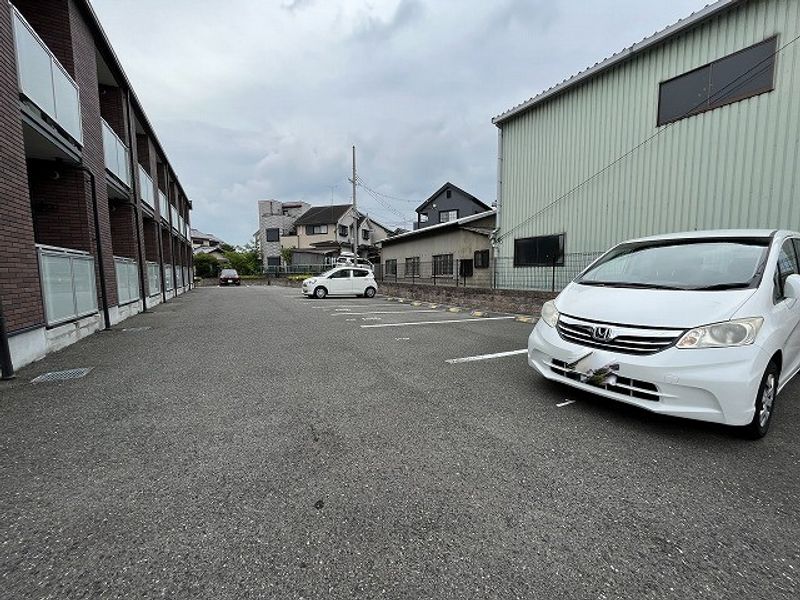 レオネクストひまわり 駐車場