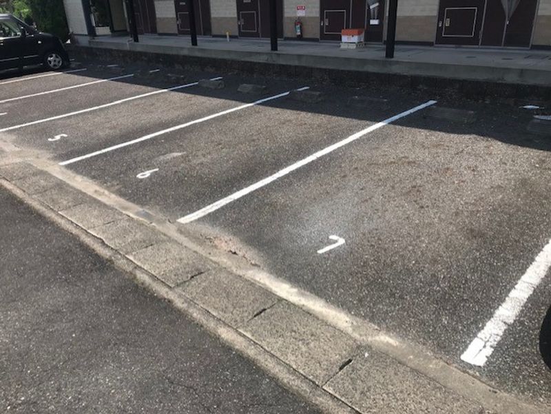 レオパレスサンモール 駐車場