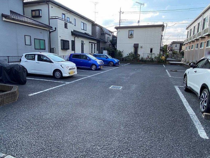 レオパレスコージー　プレース 駐車場
