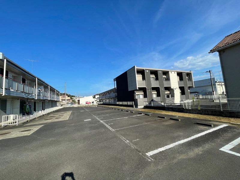 レオパレスサンローゼＡ 駐車場
