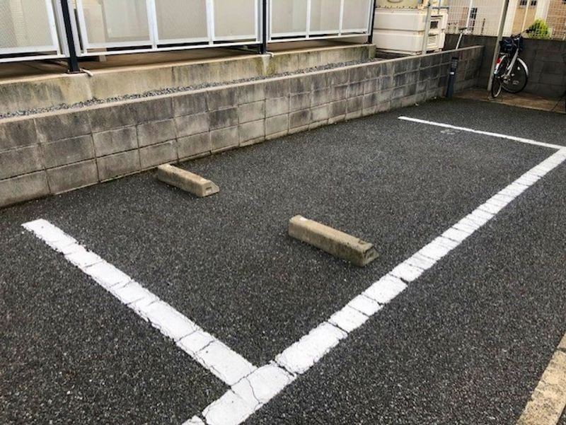 レオパレスフェリキタス花園 駐車場