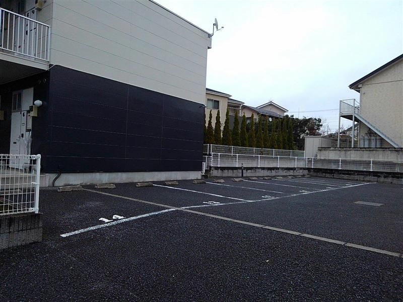 レオパレスカペラ 駐車場