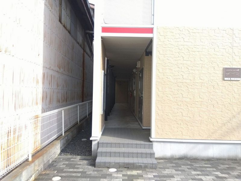 レオパレスエターナル エントランス