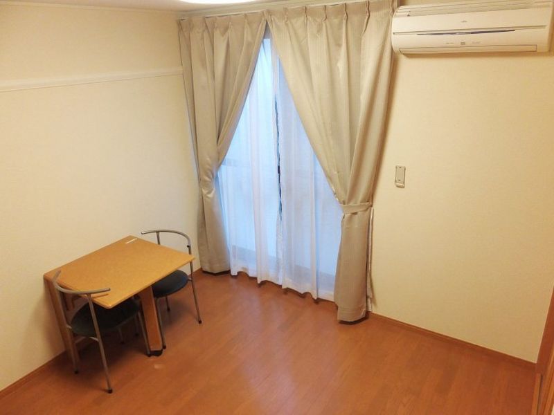 レオパレスはざま 居間