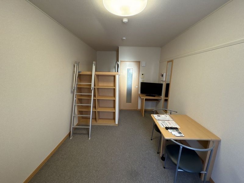 レオパレスサンクフルコート 居間