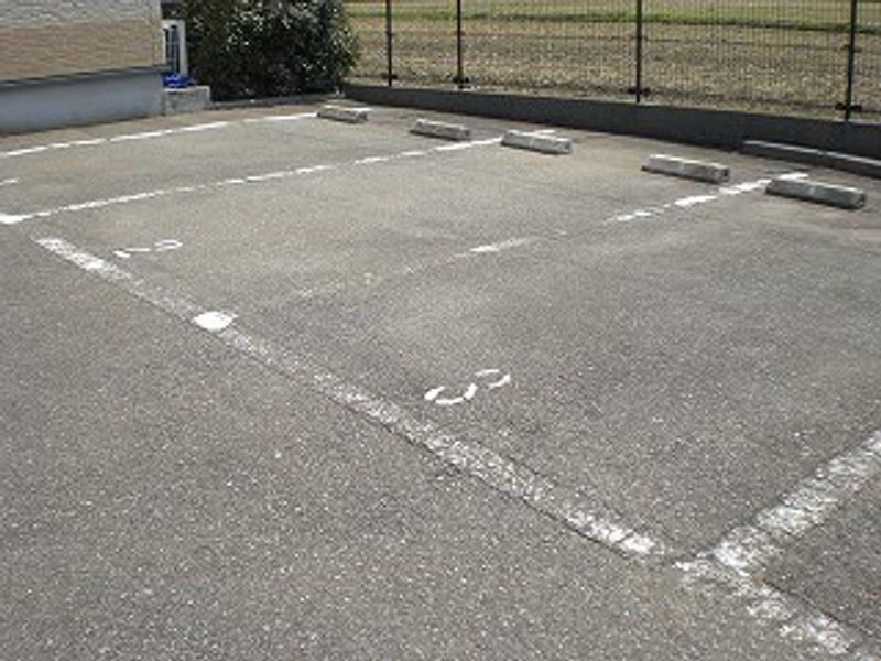 レオパレス末松 駐車場