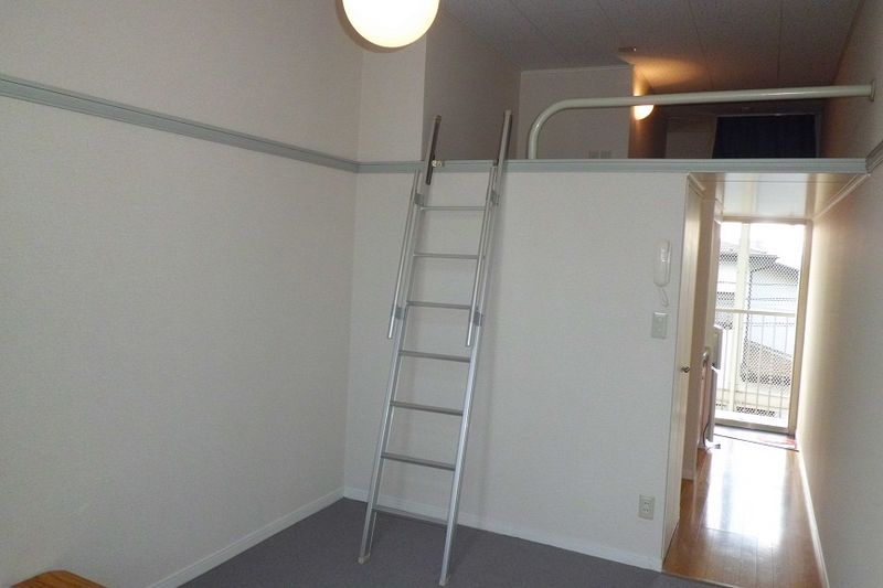 レオパレスカメリア壱番館 居間