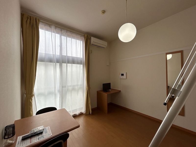 レオパレスシャルム 居間