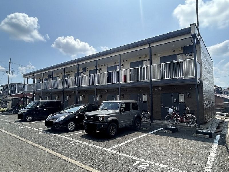レオパレス凛々 駐車場