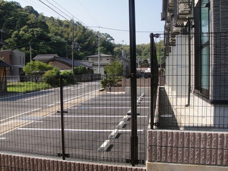 レオパレスジョーウンⅢ番館 駐車場