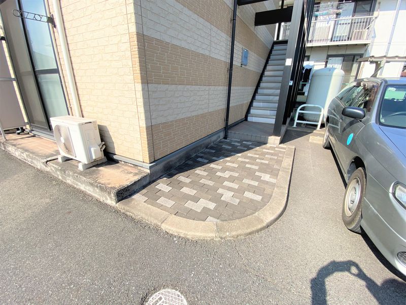 レオパレスグレース東福山 エントランス