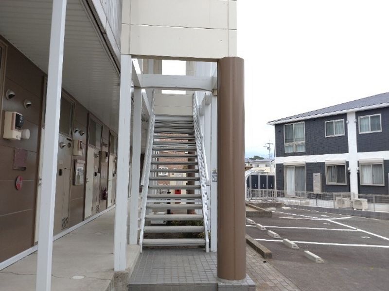 レオパレスマイルド棟高 エントランス