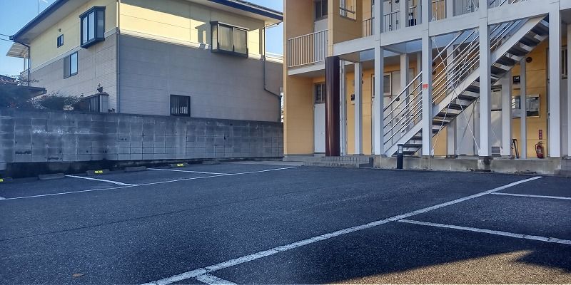 レオパレスシンシア 駐車場