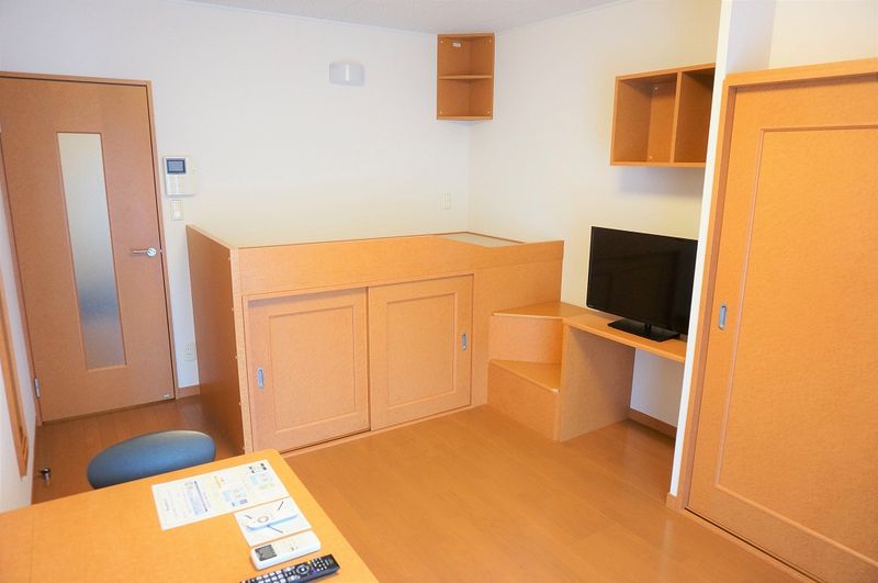 レオパレス平林 居間