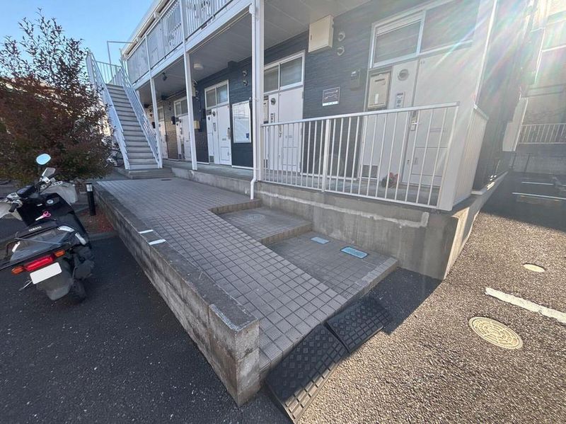 レオパレス成美 エントランス