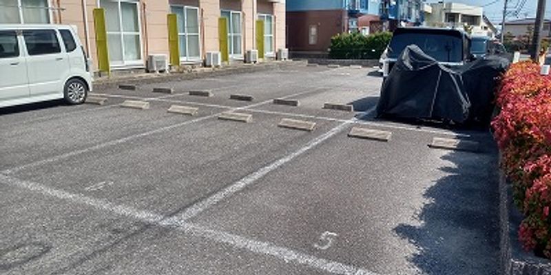 レオパレスヒイラギ 駐車場