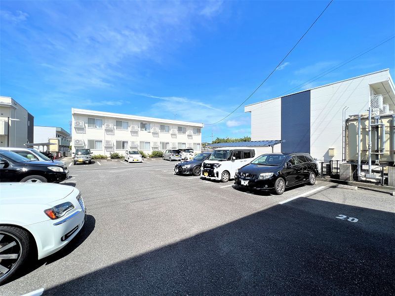 レオパレスペニンシュラＴ 駐車場