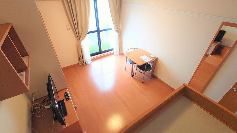 レオパレス上赤砂 居間