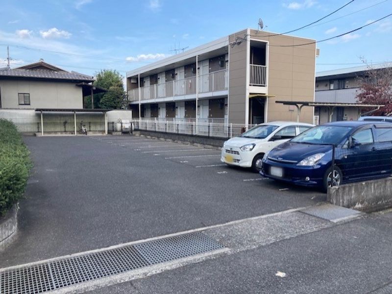 レオパレスグレート芦田 駐車場