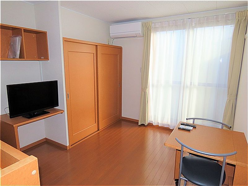 レオパレスエスポワールシャトー 居間