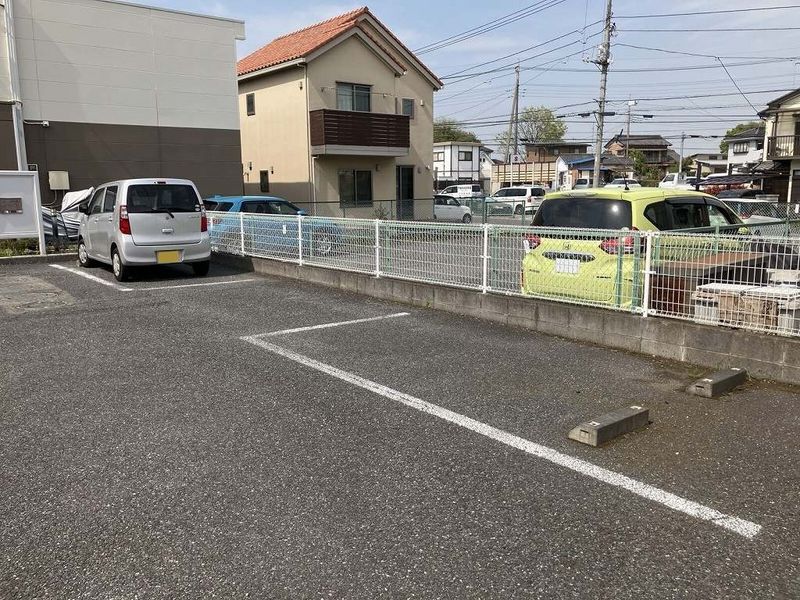 レオパレスＧｒａｎｄｅｕｒ 駐車場