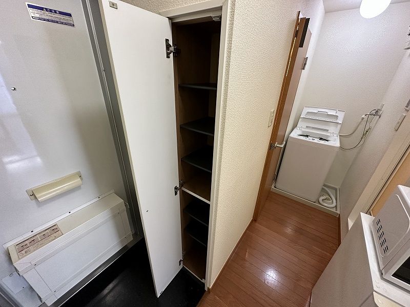 レオパレスリジェール 玄関
