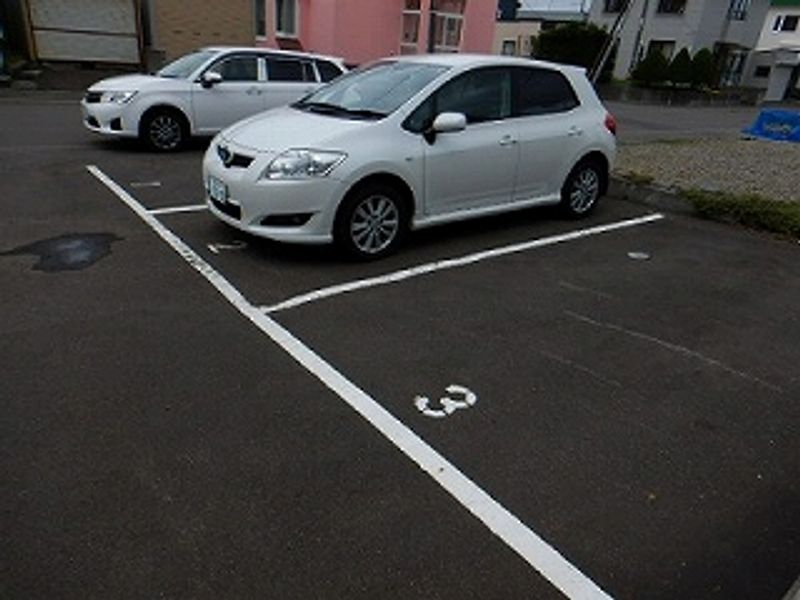 レオパレス里塚ベストフラット 駐車場