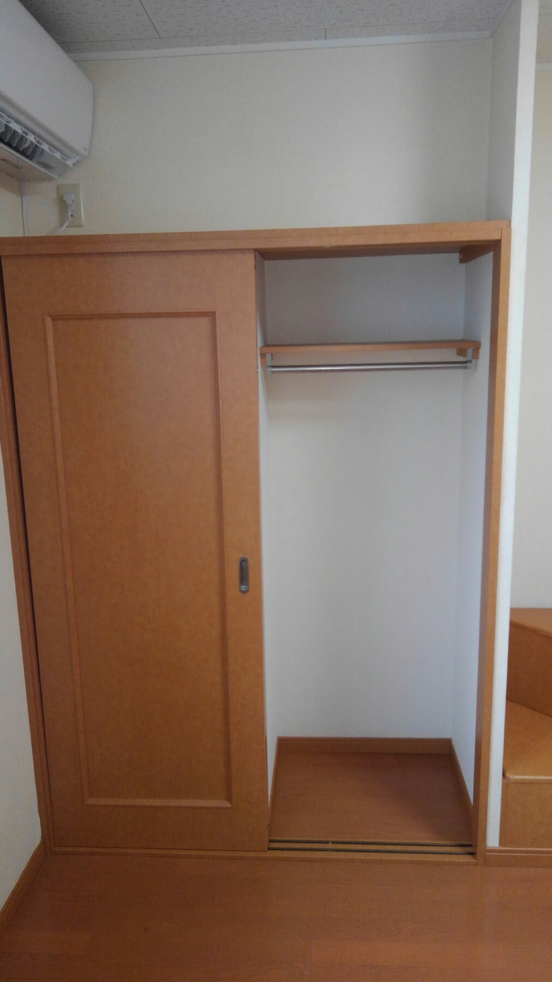 レオパレスベルデ 収納