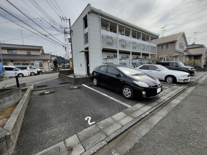 レオパレススクワールタナカ 駐車場
