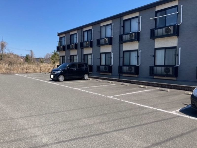レオパレスＨＫＭ 駐車場