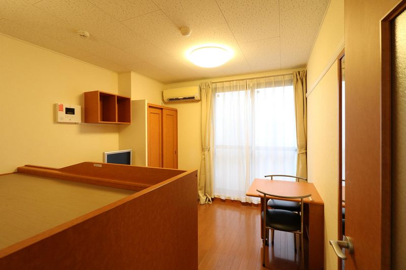 レオパレスサンクエトワール 居間
