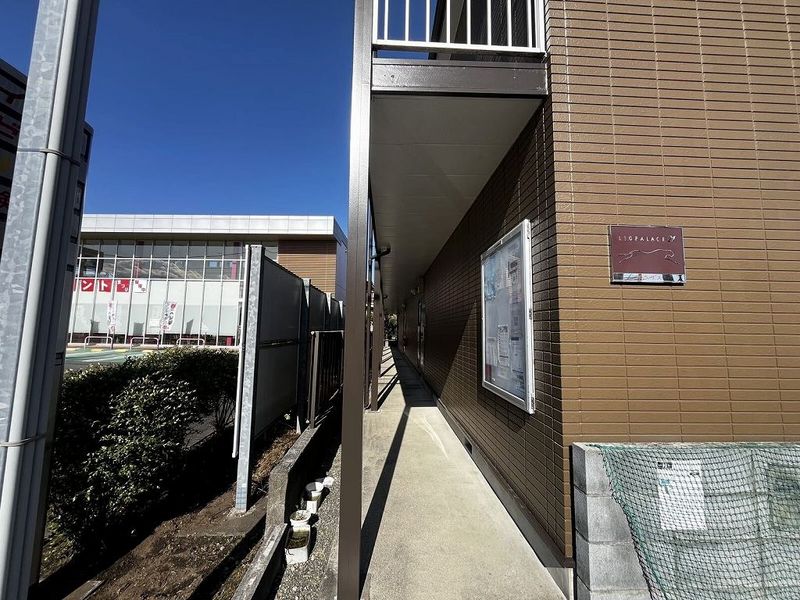 レオパレスポラリス エントランス