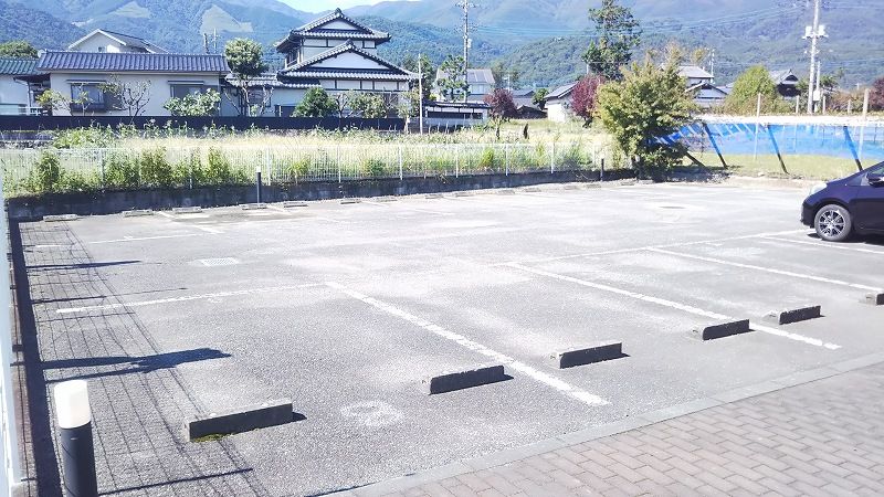 レオパレス木屋 駐車場