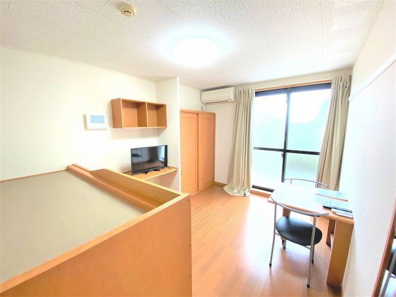 レオパレスフェニックスｉｎ波島 居間