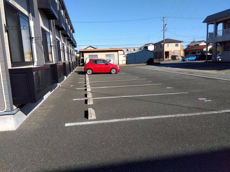 レオパレス長上 駐車場