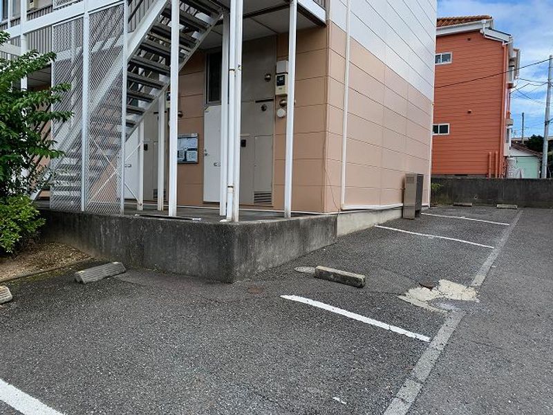 レオパレスべガ 駐車場