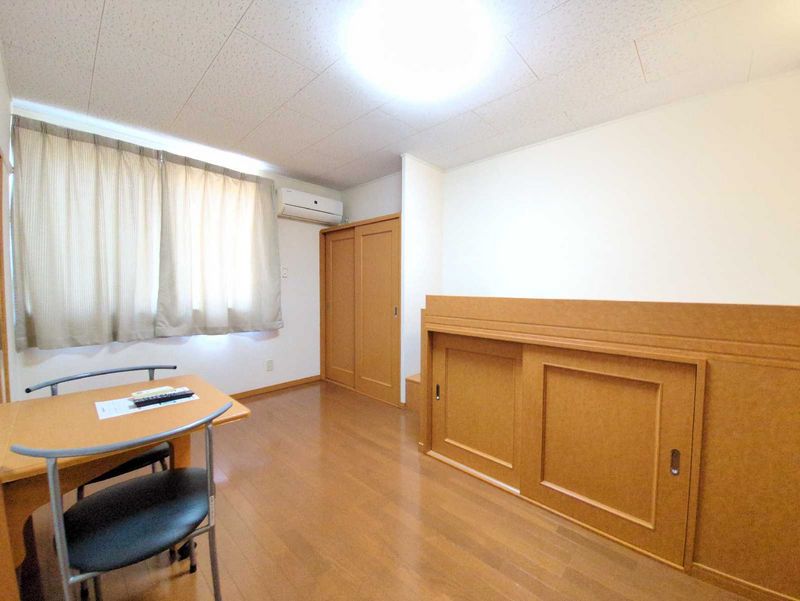 レオパレスＭＡＴＳＵＤＡ 居間